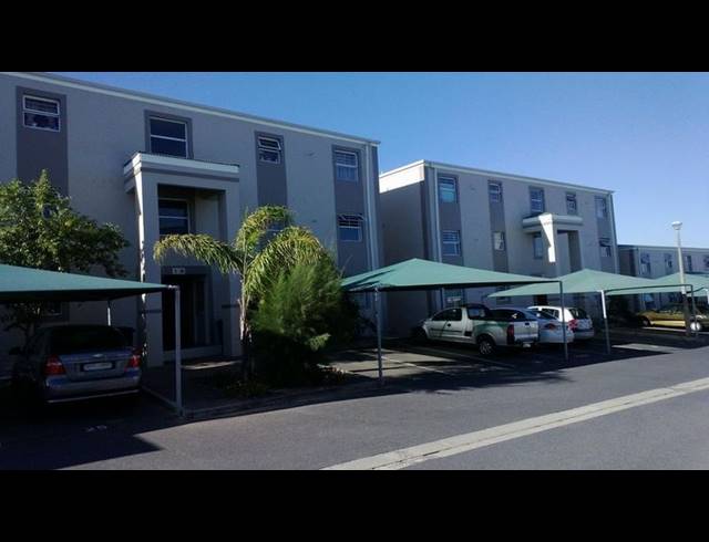 2 BEDROOM PROPERTY TO RENT IN VREDEKLOOF EAST